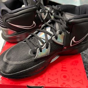 Kyrie new mens Nike black basketball shoes , size 8 1/2, (make offer)